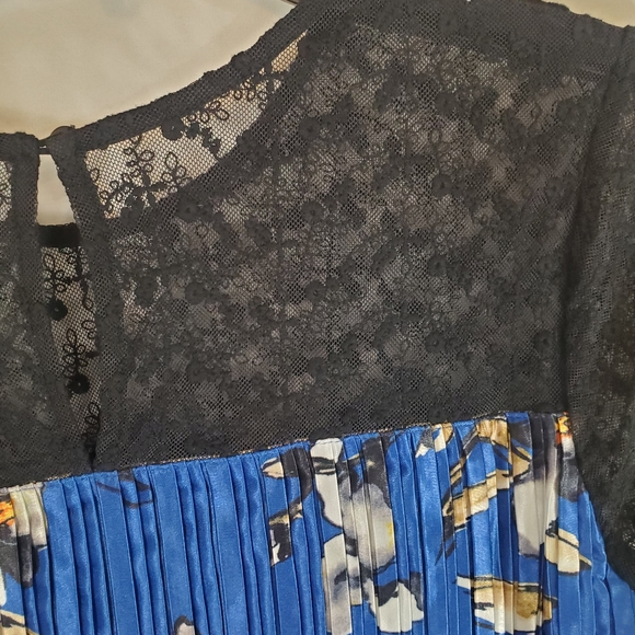 Foxiedox Women's 6 Carmella Floral Blue Satin Pleated Illusion Lace Dress New - Picture 4 of 6